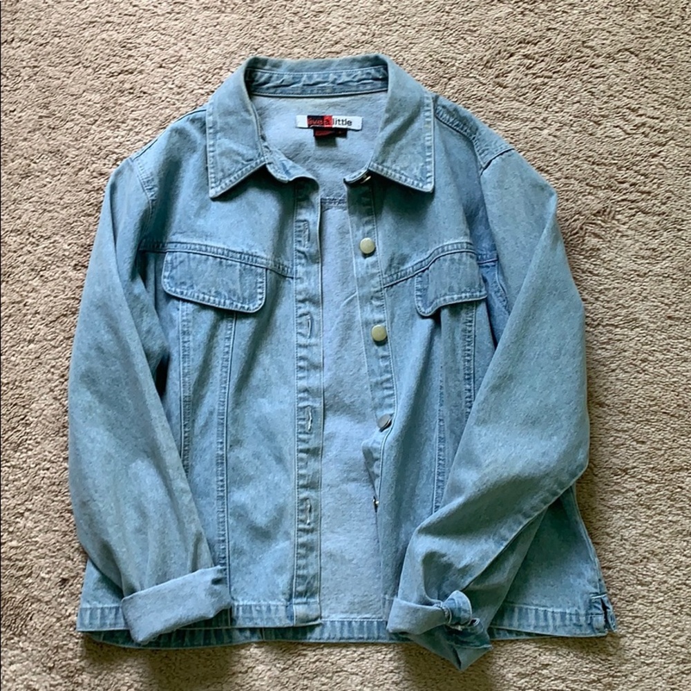 Light washed vintage denim jacket, so cute!